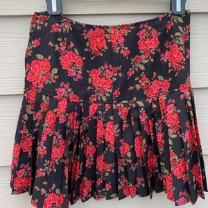 Hinge pleated floral skirt